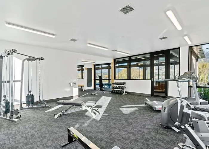 Lakeview Luxury Vista 2-bedroom Apartment *
